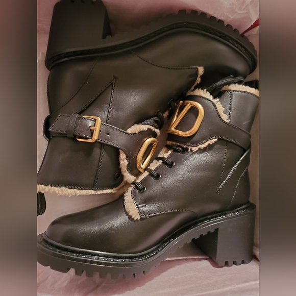 NIB $1990 sz 37 Valentino combat boots with real fur - Picture 3 of 8